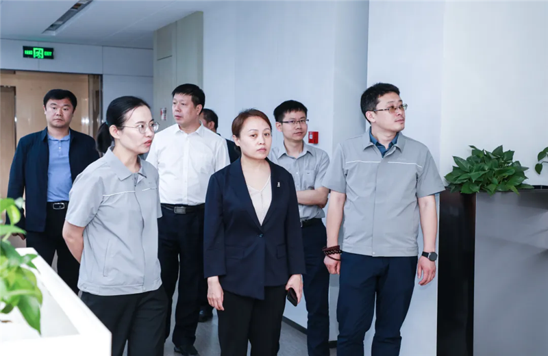 2023年5月15日，河北建材职业技术学院党委书记张明莉一行到918搏天堂北京集团进行校企合作交流。